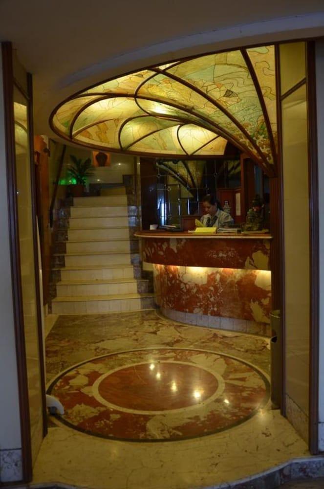 Sea Palace Hotel - Near Gateway Of India Мумбай Екстериор снимка